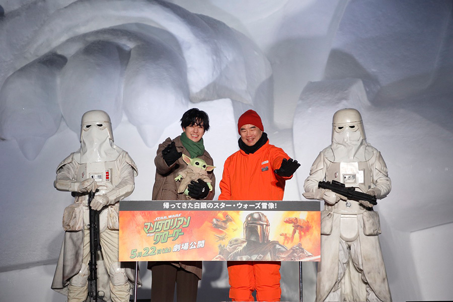 「スター・ウォーズ／マンダロリアン・アンド・グローグー」巨大雪像お披露目式 中島裕翔さんと野口聡一さん