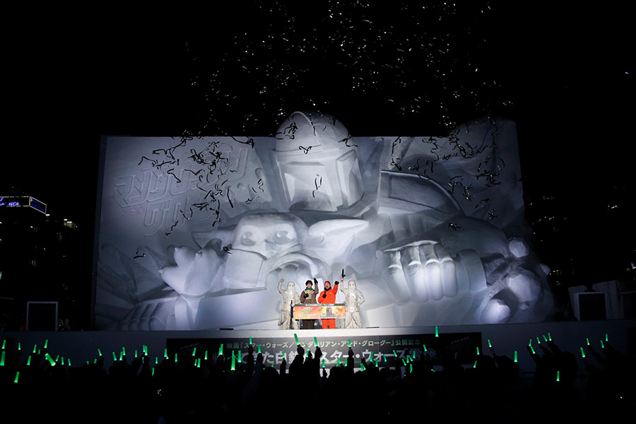 「スター・ウォーズ／マンダロリアン・アンド・グローグー」巨大雪像お披露目式 中島裕翔さんと野口聡一さん